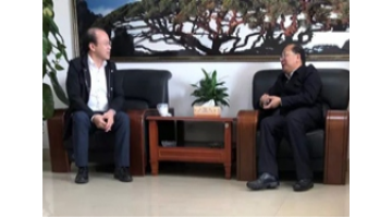 来宾市委书记农生文与幸运传世董事长王双飞座谈交流环：献